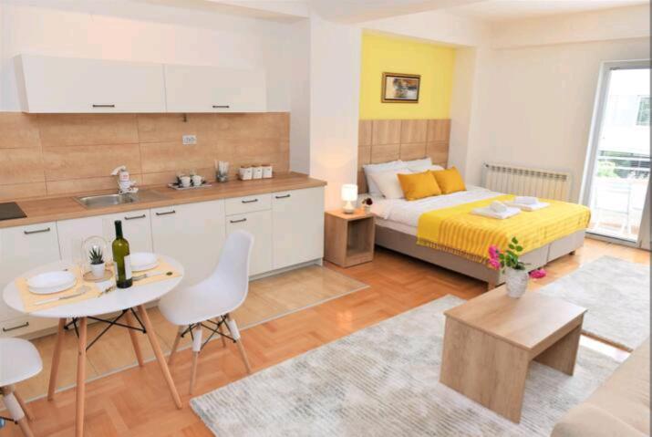 Milica Apartments Скопье Экстерьер фото